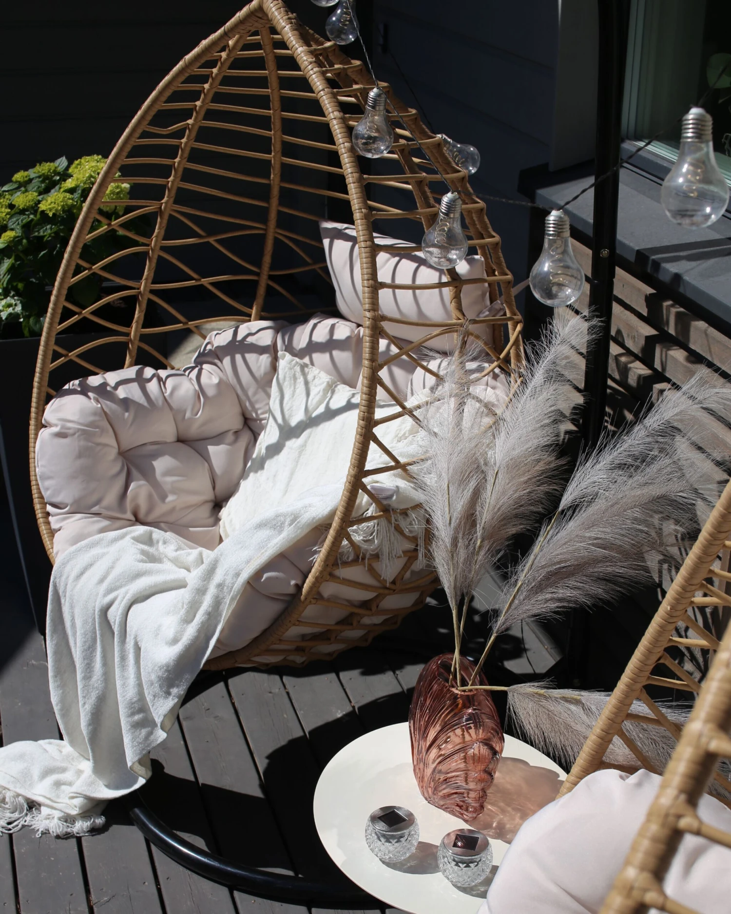 Poltrona Sospesa In Rattan Color Naturale Con Piedistallo ARSITA 5 Poltrona Sospesa In Rattan Color Naturale Con Piedistallo ARSITA - immagine 3