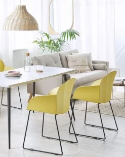 Set Di 2 Sedie Da Pranzo Plastica Gialla SYLVA 12 Set Di 2 Sedie Da Pranzo Plastica Gialla SYLVA -Beliani undef src sa picid 783908 type color image