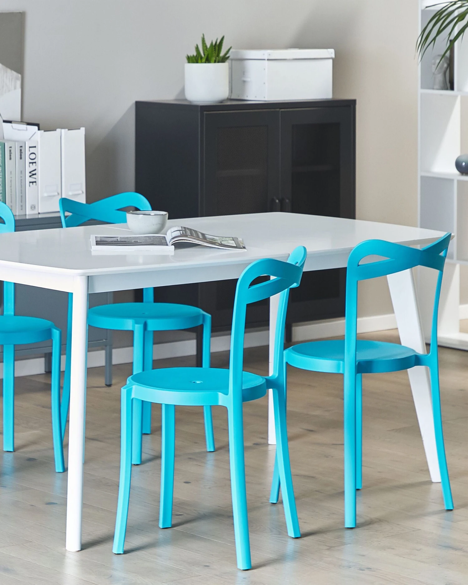 Set Di 4 Sedie In Plastica Blu CAMOGLI - immagine 4