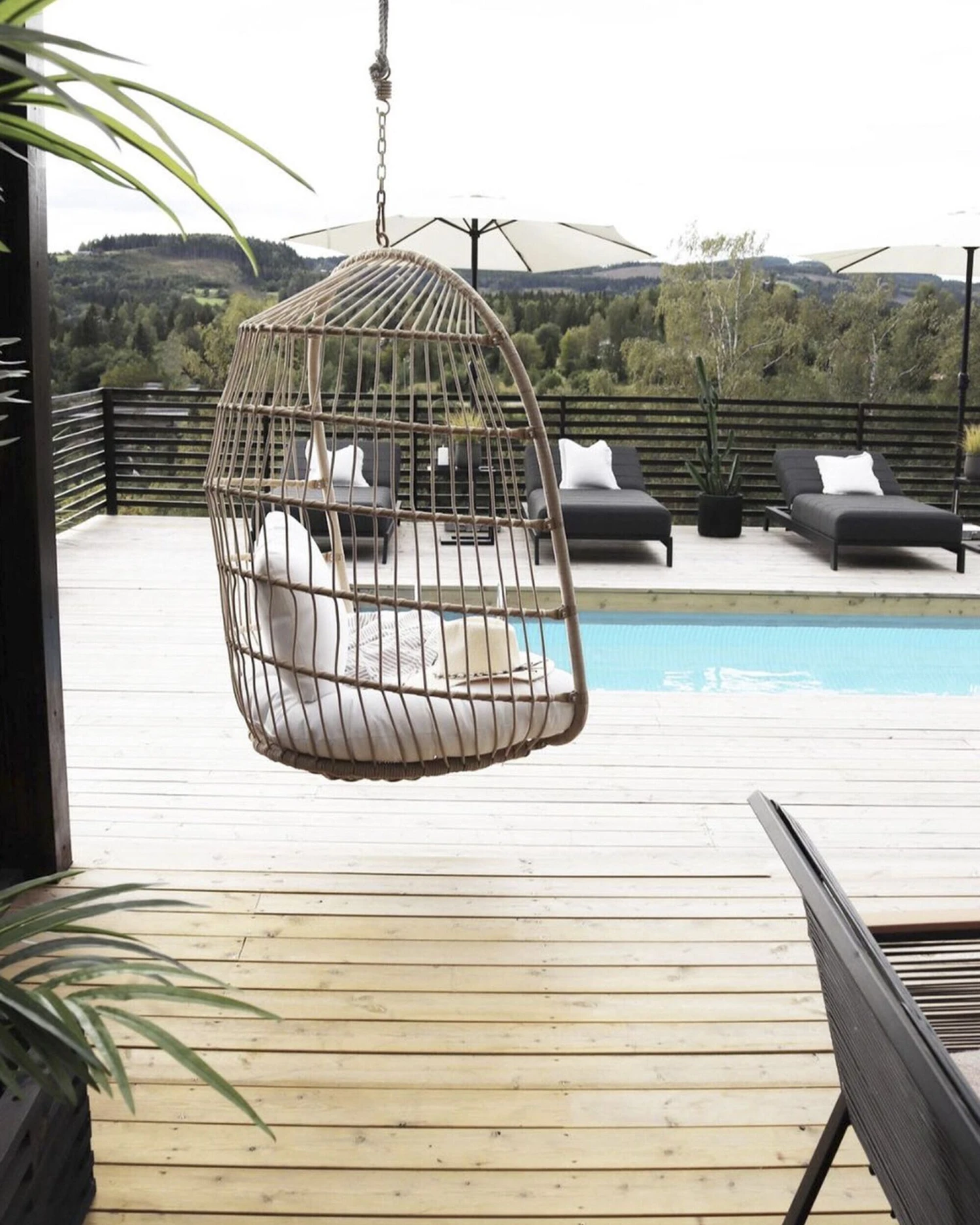 Poltrona Sospesa Con Piedistallo Beige ALLERA 7 Poltrona Sospesa Con Piedistallo Beige ALLERA - immagine 5