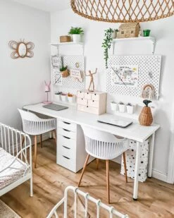 Set Di 2 Sedie Da Pranzo Plastica Bianca BERECA 15 Set Di 2 Sedie Da Pranzo Plastica Bianca BERECA -Beliani undef src sa picid 813453 type whitesh image