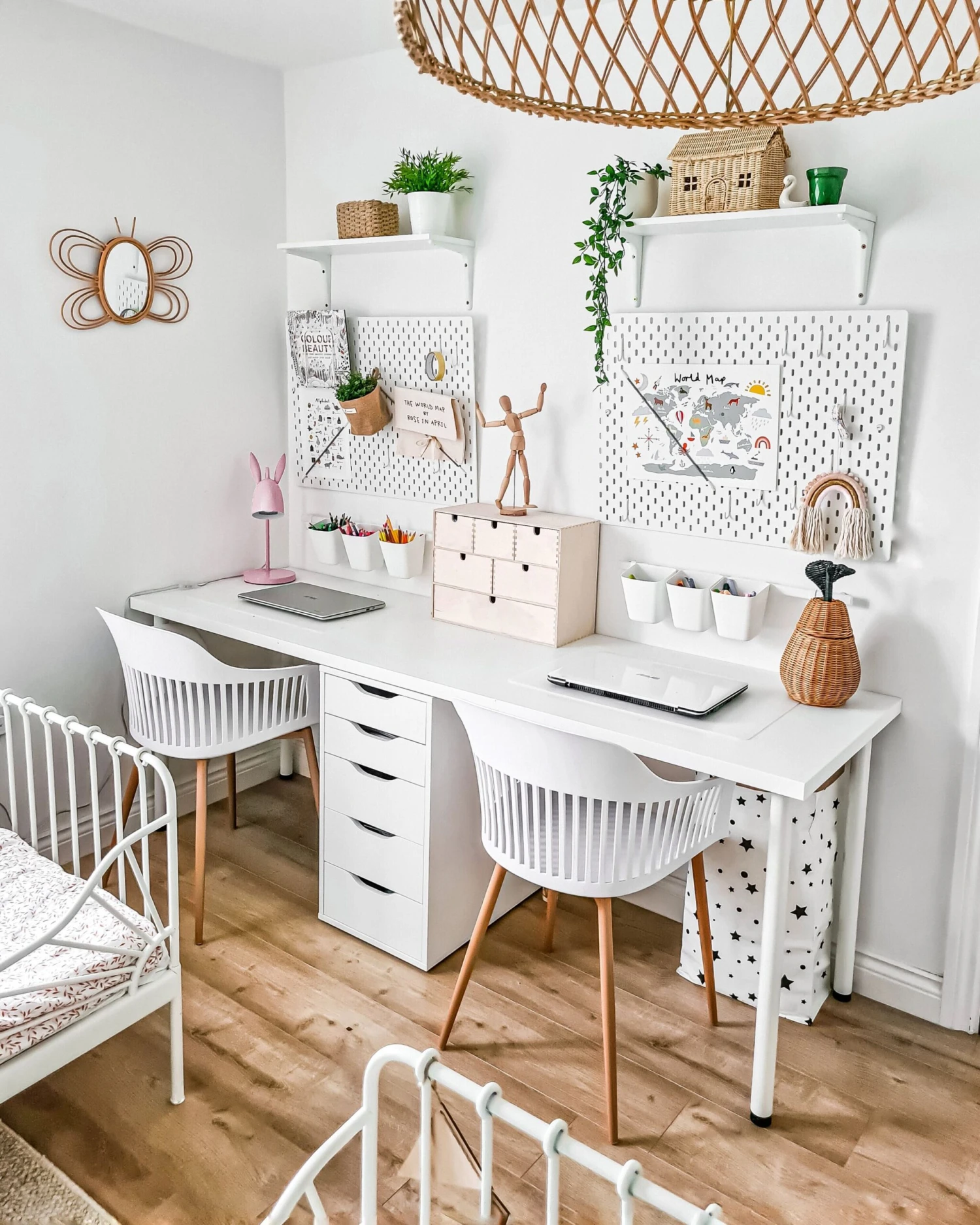 Set Di 2 Sedie Da Pranzo Plastica Bianca BERECA 6 Set Di 2 Sedie Da Pranzo Plastica Bianca BERECA - immagine 4