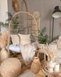 Poltrona Sospesa Con Piedistallo Beige ALLERA 20 Poltrona Sospesa Con Piedistallo Beige ALLERA -Beliani undef src sa picid 822711 type whitesh image