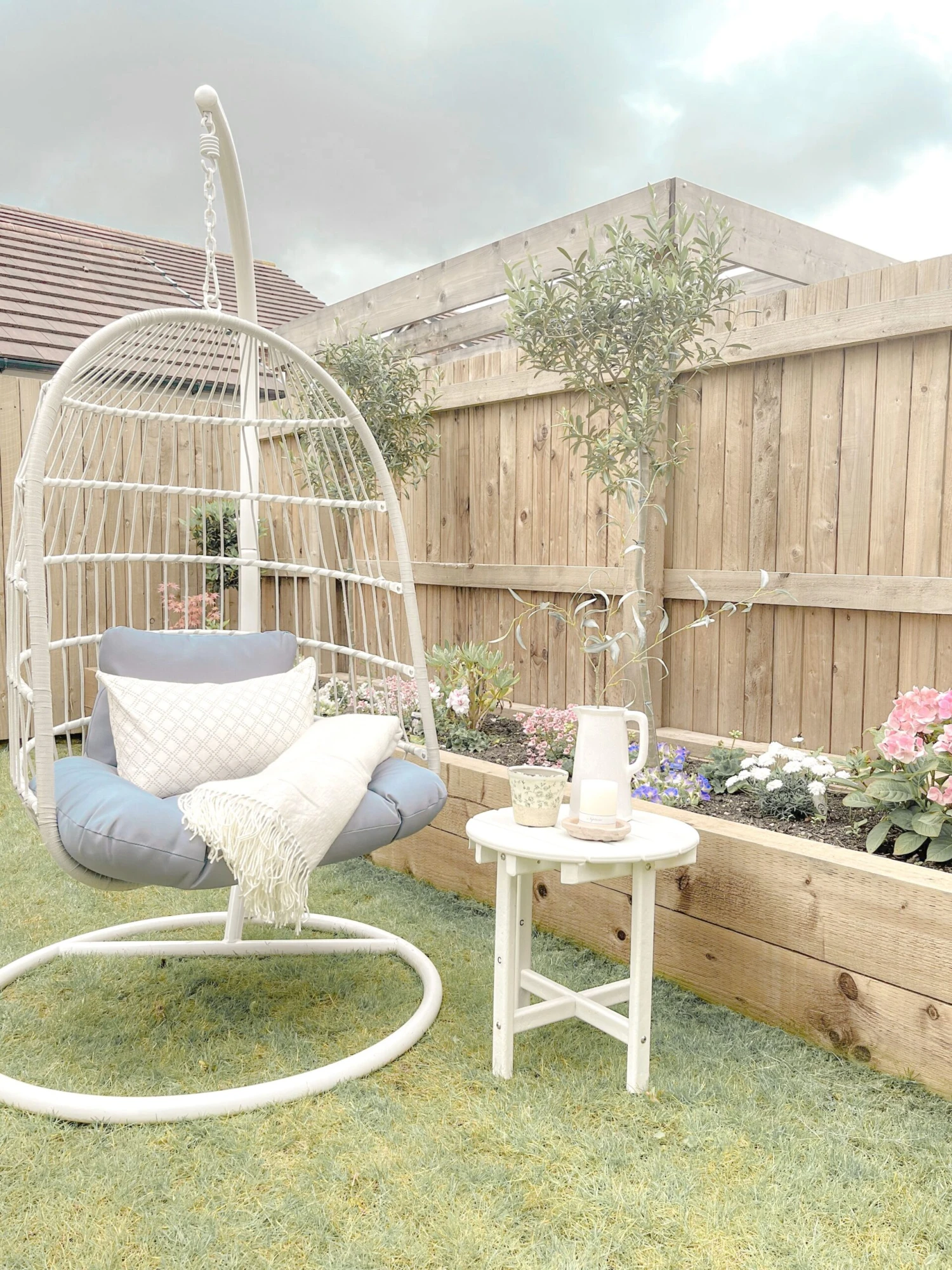 Poltrona Sospesa Con Piedistallo Bianco ALLERA 5 Poltrona Sospesa Con Piedistallo Bianco ALLERA - immagine 3