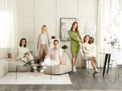 Set Di 2 Sedie Plastica Bianca BOONVILLE 17 Set Di 2 Sedie Plastica Bianca BOONVILLE -Beliani undef src sa picid 832055 type whitesh image