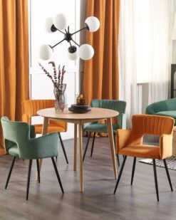 Set Di 2 Sedie Da Pranzo Velluto Arancione E Nero SANILAC 12 Set Di 2 Sedie Da Pranzo Velluto Arancione E Nero SANILAC -Beliani undef src sa picid 847092 type color image