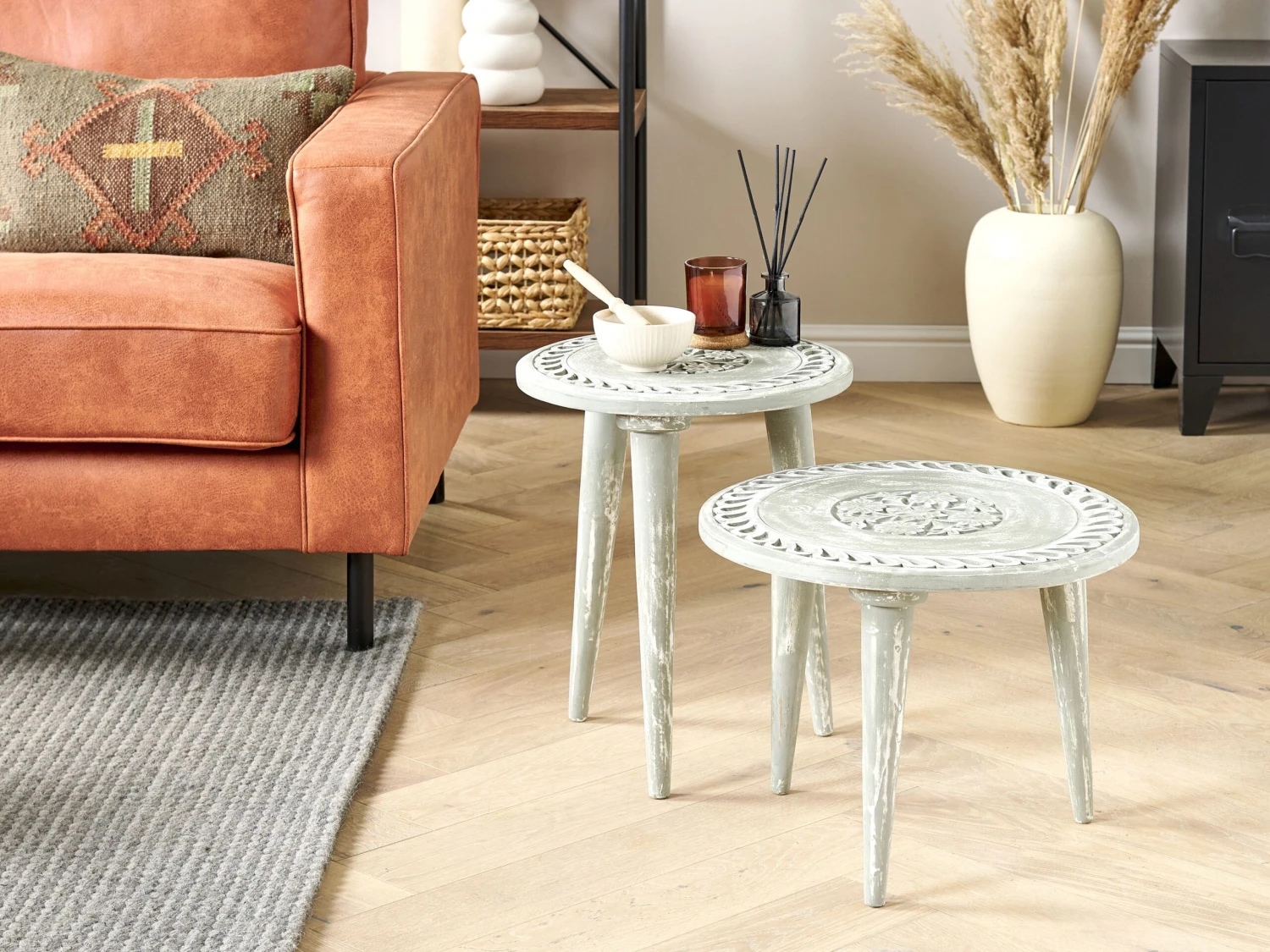 Set Di 2 Tavolini Da Caffè Legno Di Mango Verde Chiaro EKAMBA 4 Set Di 2 Tavolini Da Caffè Legno Di Mango Verde Chiaro EKAMBA - immagine 2